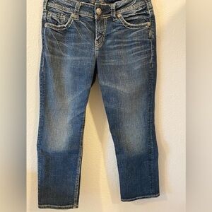 SILVER JEANS Suki Capri. Size w28 L 22